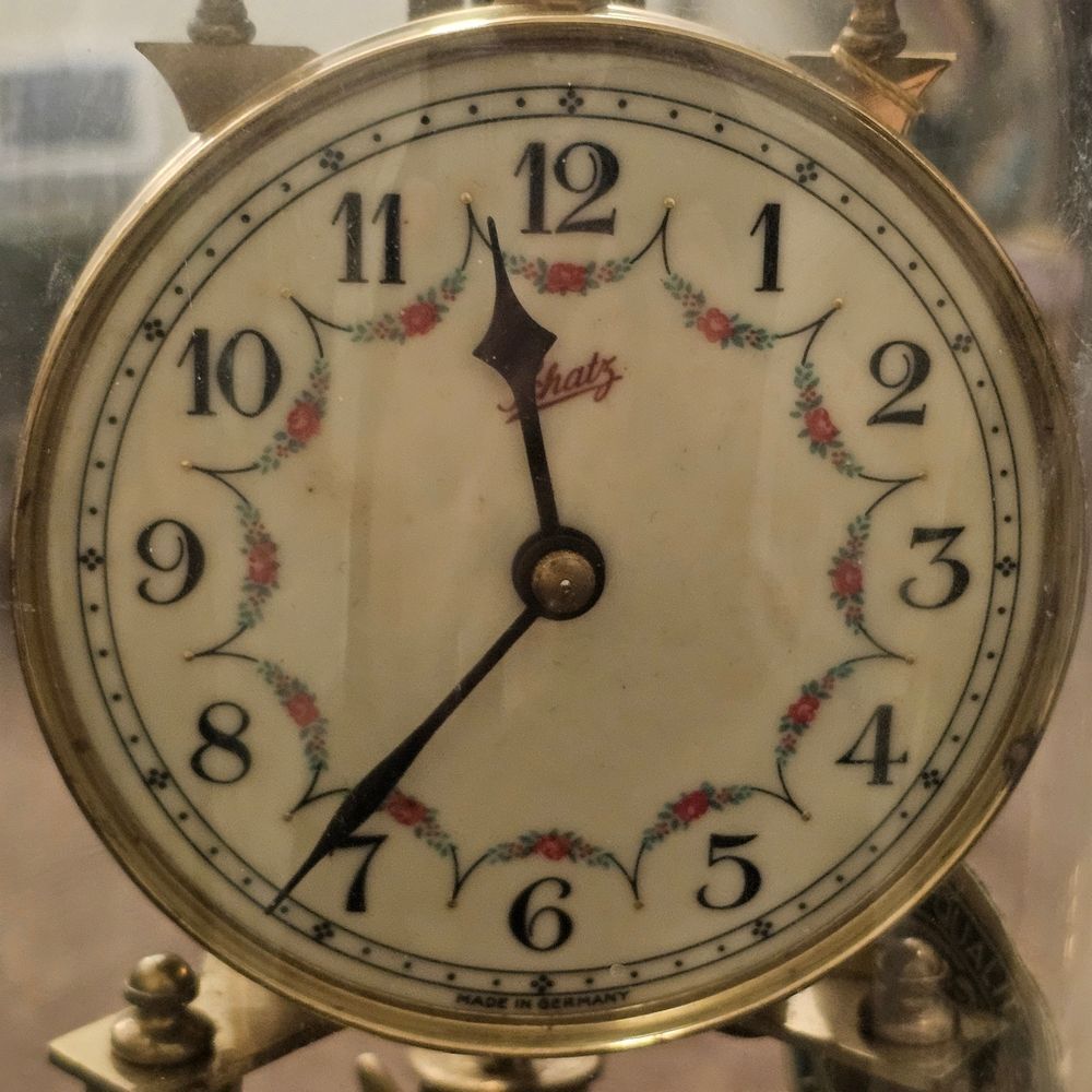 1949 Jahresuhrenfabrik BY German Clock manufacturer Gold and Cream Stand Clock - Picture 5 of 16